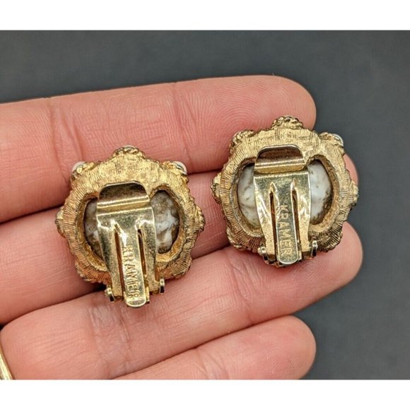 Vintage KRAMER Textured Marbled White Gold Faux Pearl Cluster Clip On Earrings - Picture 7 of 9